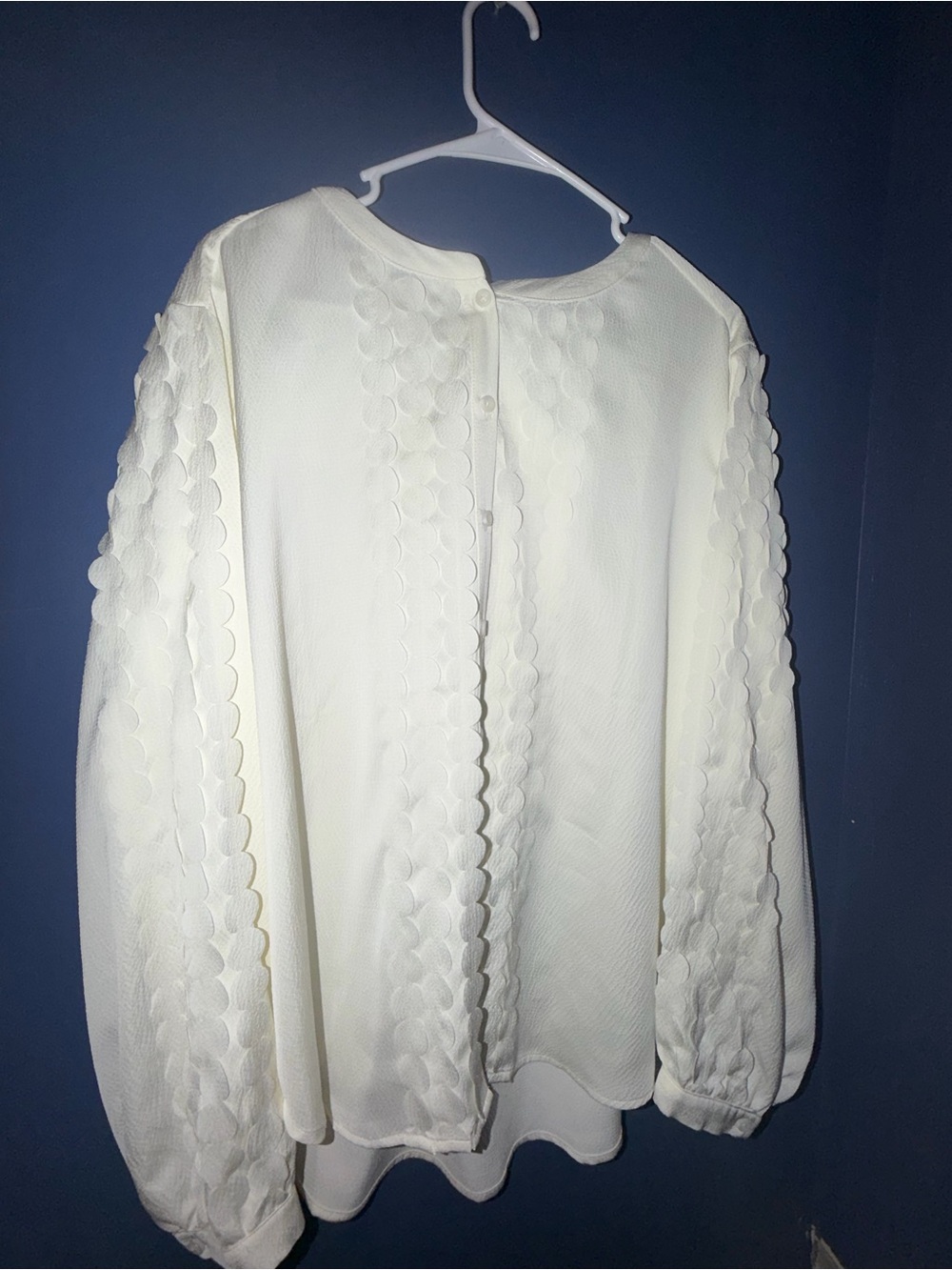 Chico’s Laser Cut Crinkle Blouse cream size 20 or 4